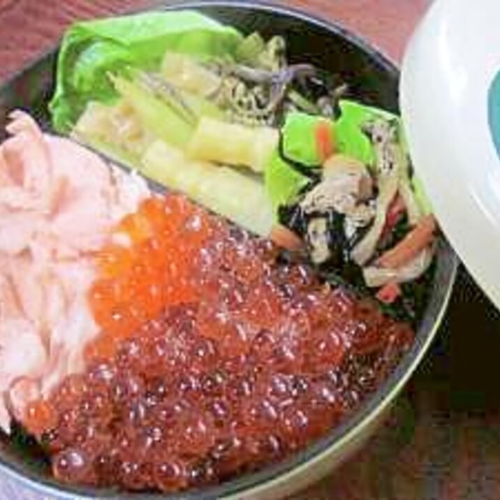 残り物が大変身☆　北海道物産弁当「鮭の親子弁当」